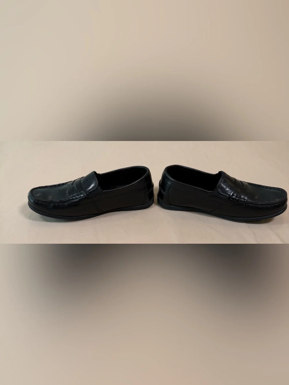 Florsheim Kids Boys Black Leather Penny Loafers, Size 5.5 Medium.